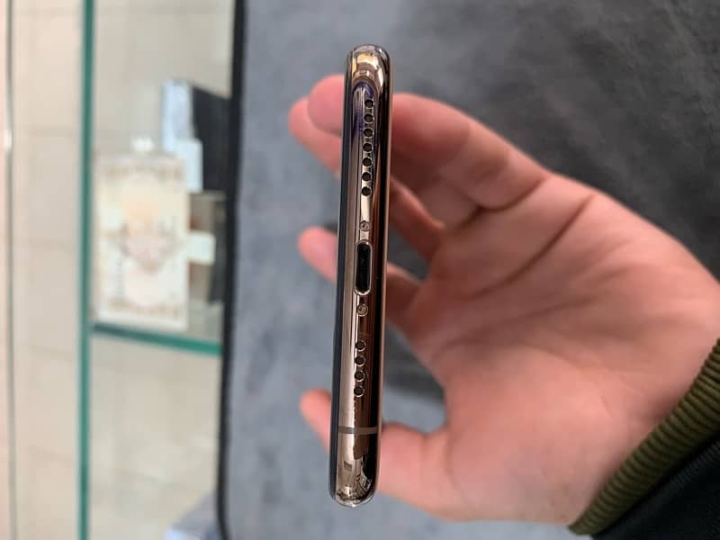 iphone xs max 4