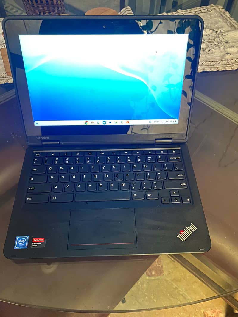 Lenovo yoga Chromebook 17