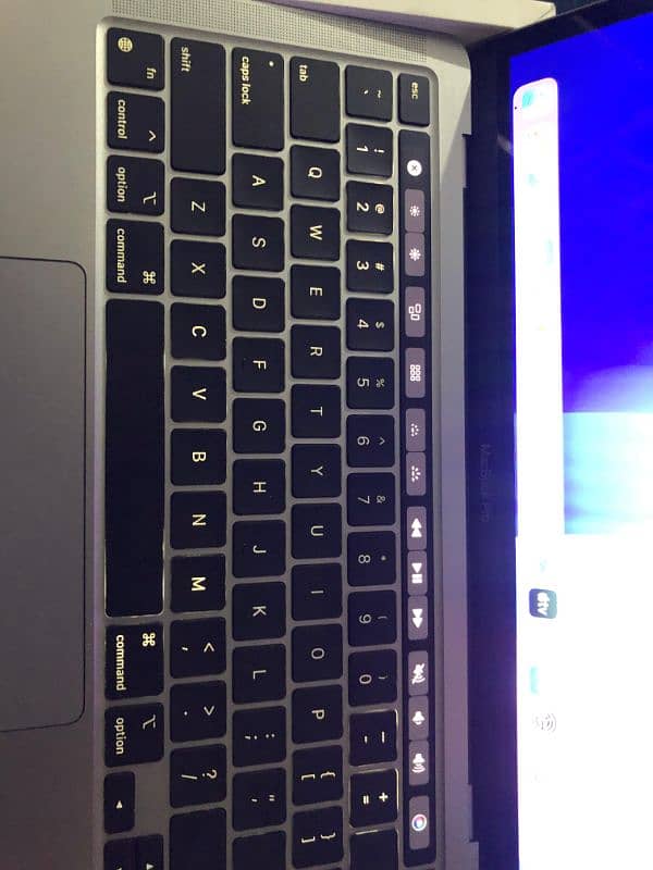 Apple Macbook Pro 2020 M1 Chip 5