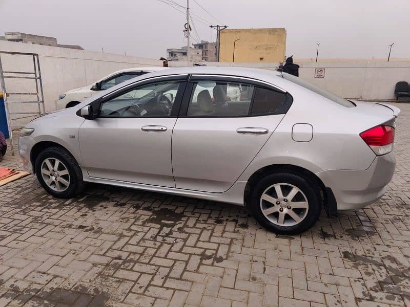 Honda City IVTEC 2013 TOTAL ORIGNAL  LOW MILEAGE 5