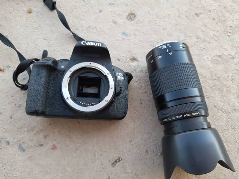 CANAN 700D DSLR CAMERA 1