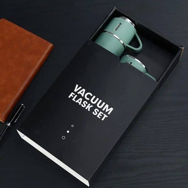 Stainless Steel Vacuum Flask Set – 500ml With 3 Cups 3