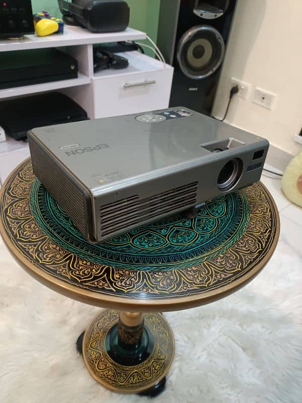 Epson emp-732 projector for sale 0