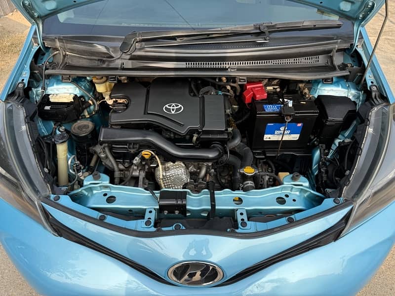 Toyota Vitz F 1.0 2015/2018 10