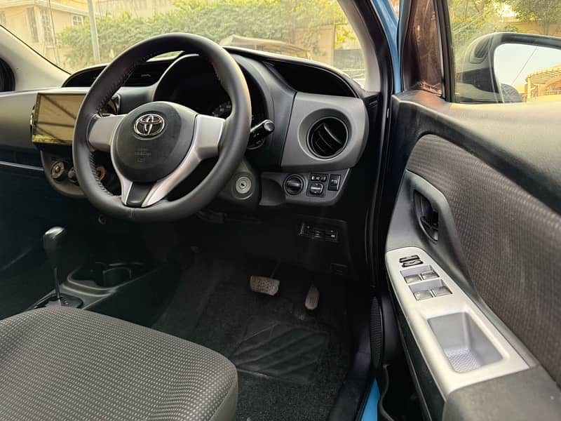 Toyota Vitz F 1.0 2015/2018 11