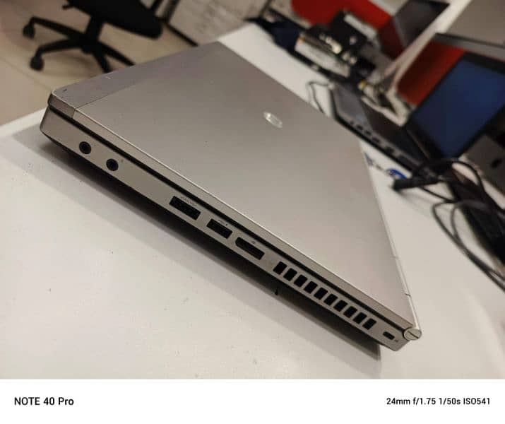 HP ELITEBOOK LAPTOP 1