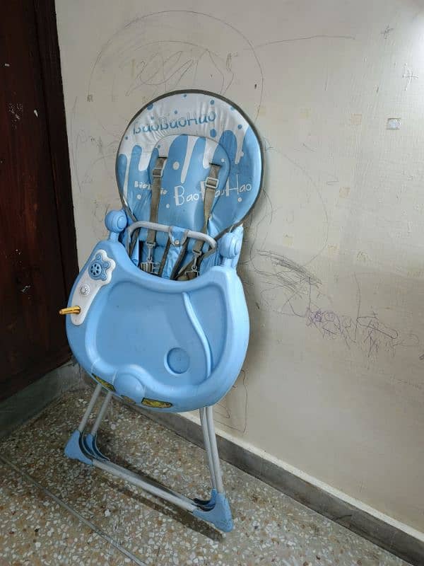 Baby High Chair for Feeding and Playing 2