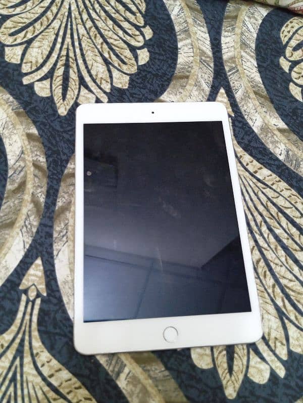 Apple iPad MINI 4 6