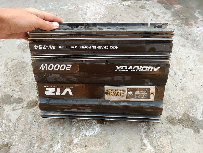 Car amplifier good condition 0