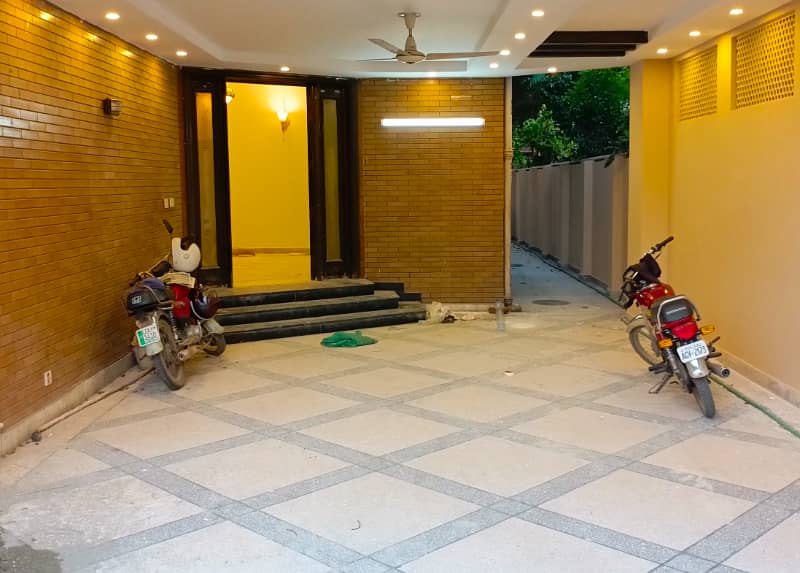 1 Kanal Double Unit Full House For Rent In DHA Phase 3,Block Z, Lahore. 39