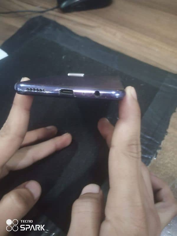 vivo v2025 8+4/128 urgent sale 1