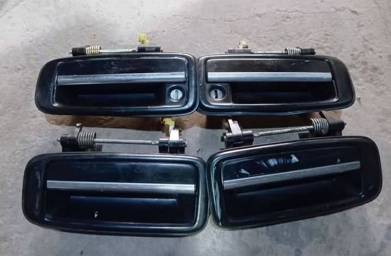 1988/90 MODEL Door Handles 1