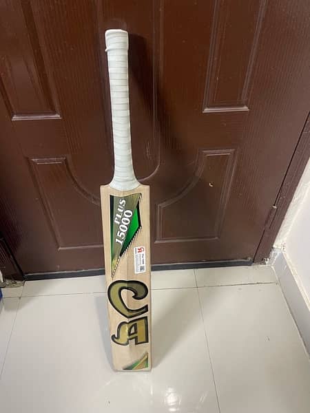 CA 15000 Plus cricket bat. 3