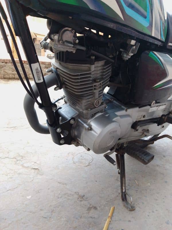 APL 4 NEW Registration Honda CG125 black colour 10/10 condition 1