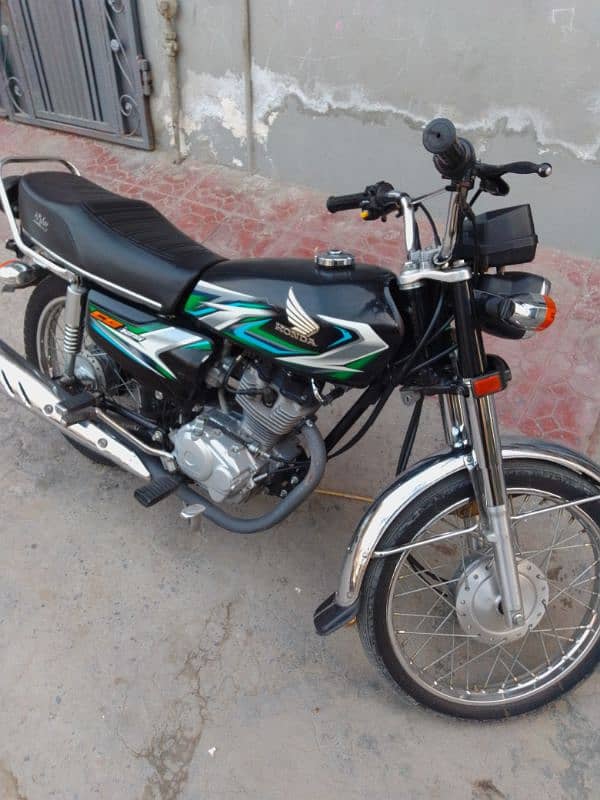 APL 4 NEW Registration Honda CG125 black colour 10/10 condition 4