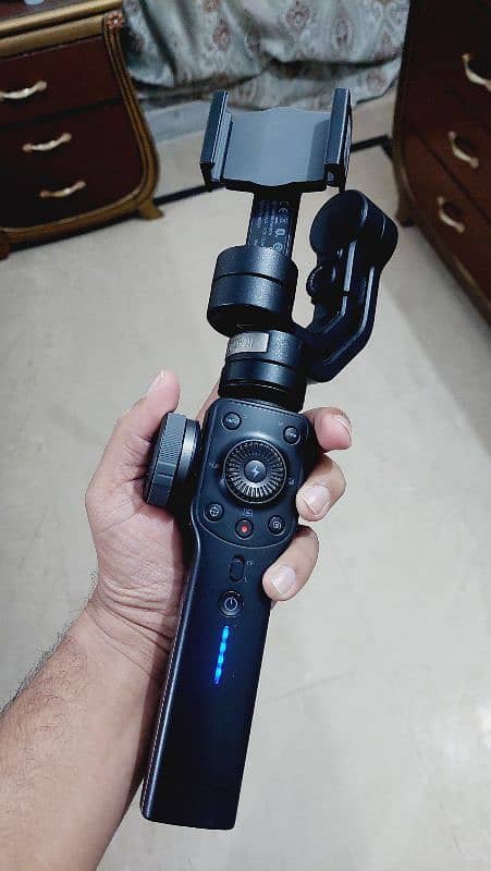 ZHIYUN SMOOTH 4 Gimbal For Mobile Like Brand New 1