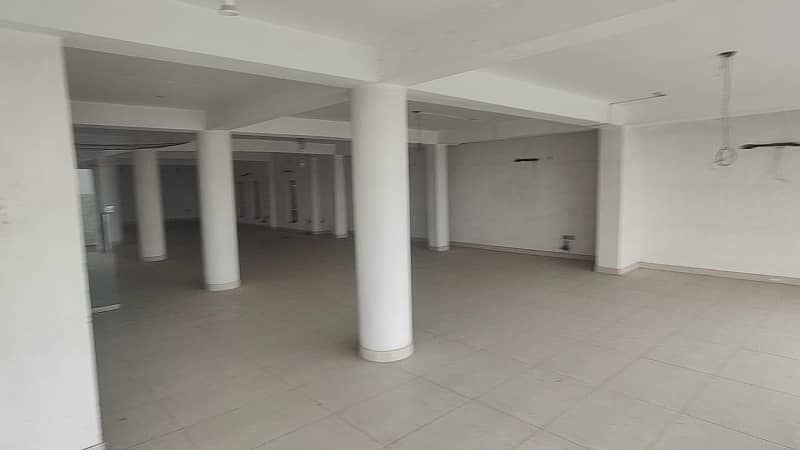 Comercial Hall Available For Rent For Any Commercial Activity 4