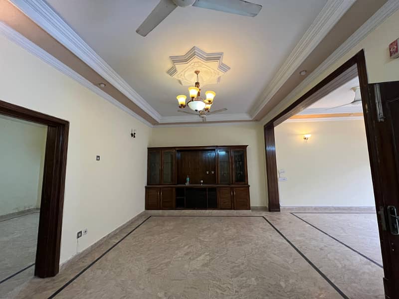 10 Marla Ground portion for Rent in G-13/4 1