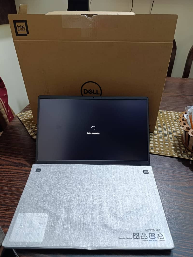 Dell Inspiron 15 3520 0