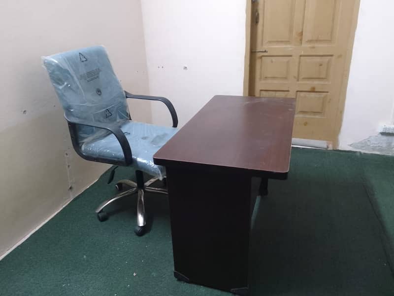 4 Computer Tables and Chairs for Office 1