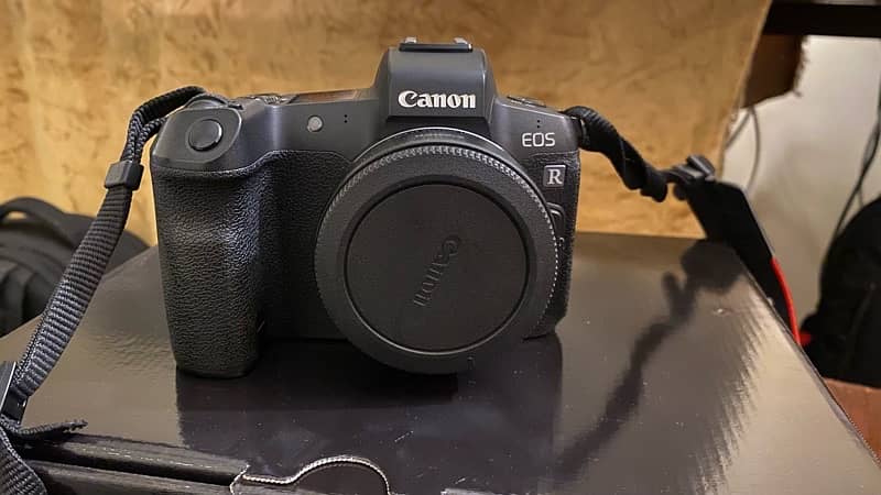 canon R camera body only 1