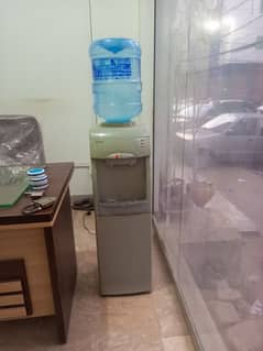 water dispenser with heating cooling