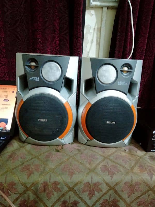 Philips v355 Speakers 1