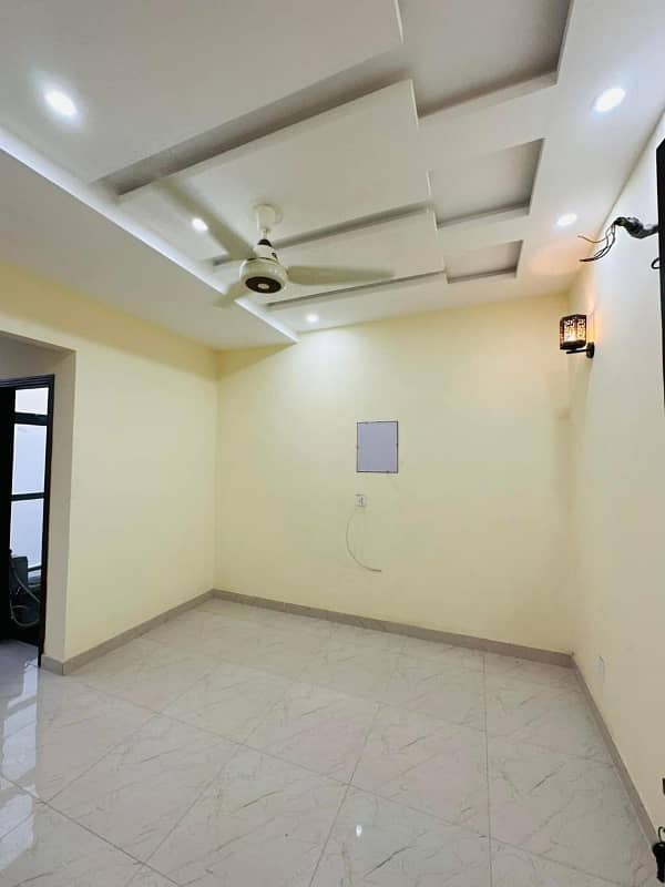 10 Marla Upper Portion Available For Rent In Park View City " Lahore 0