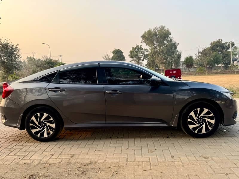 Honda Civic Oriel 2017 4