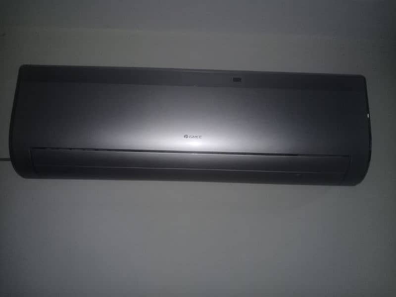 Gree non inverter ac in new condition 2