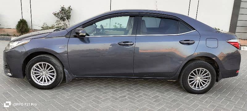 Toyota Corolla GLI strong blue color 2017 12