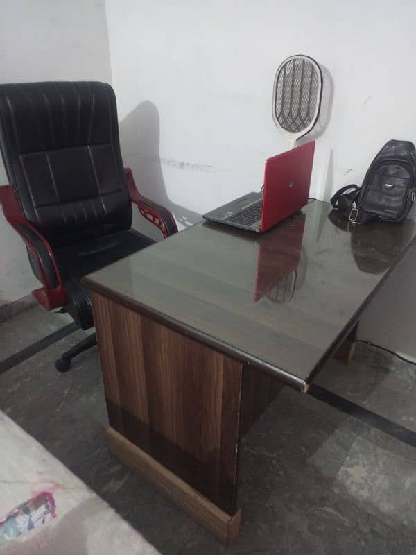 Office Chair and Table 1