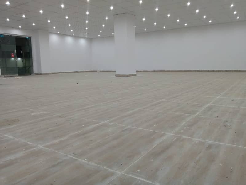 1300 Square Feet Commercial New Corporate OFFICE FOR RENT GULBERG 3 5