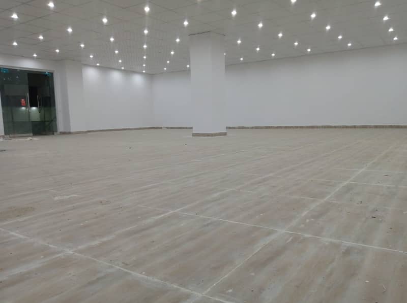 1300 Square Feet Commercial New Corporate OFFICE FOR RENT GULBERG 3 7