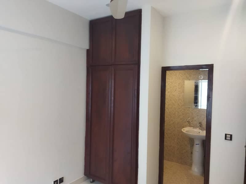 3 bed appartment available on rent 7