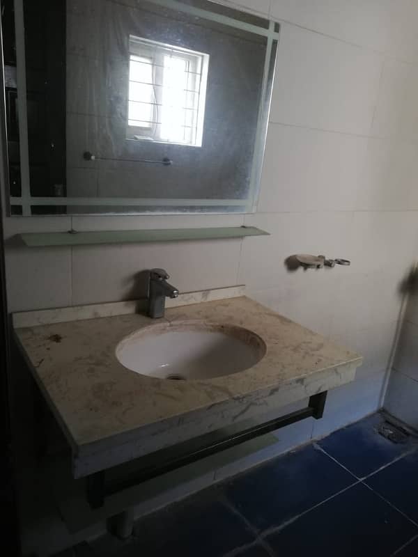 5 Marla used House Available for sale in Bahria Town Lahore 4