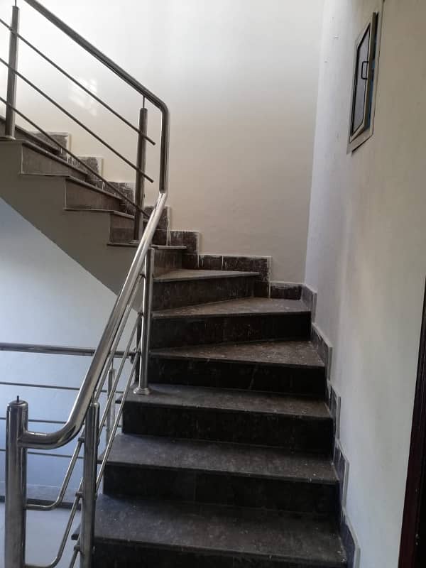 5 Marla used House Available for sale in Bahria Town Lahore 11