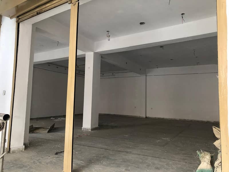 3 Halls basment, ground and 1floor 30 by 30 feet available 3