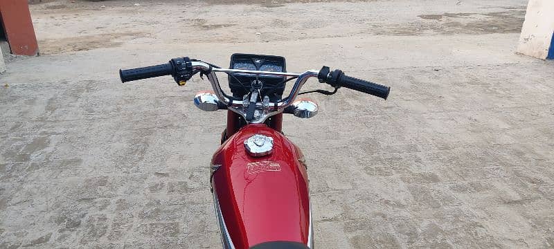 Honda 125 2022 Red colour 3