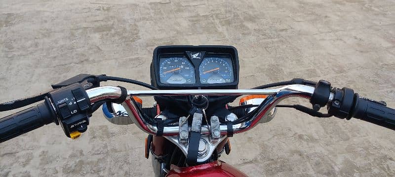 Honda 125 2022 Red colour 6