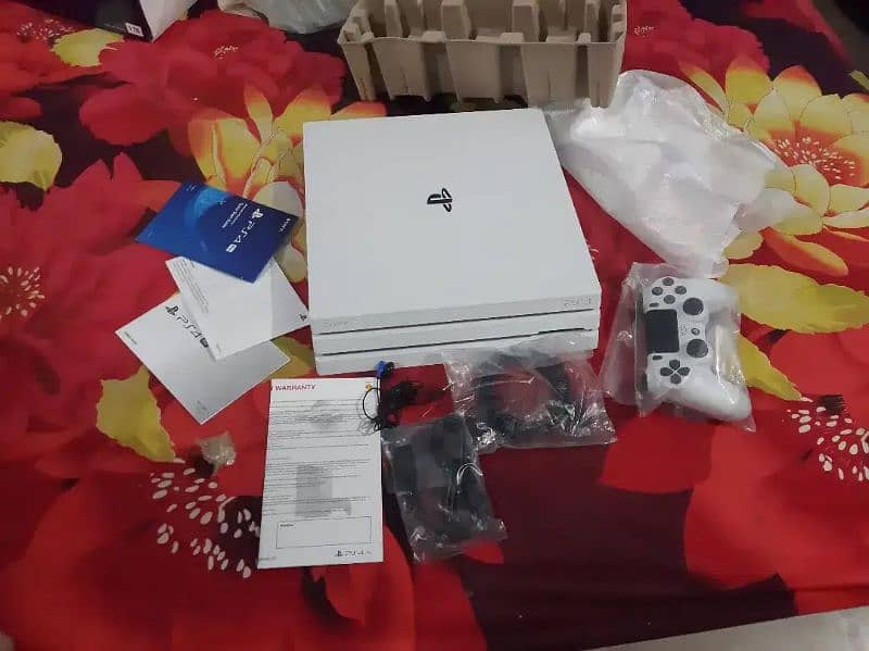 PLAYSTATION 4 PRO WHITE 1