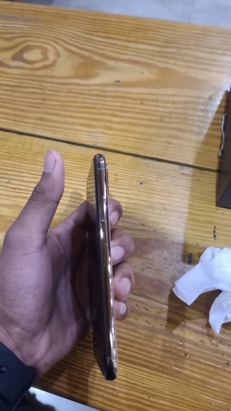 i phone xs gold colour 1