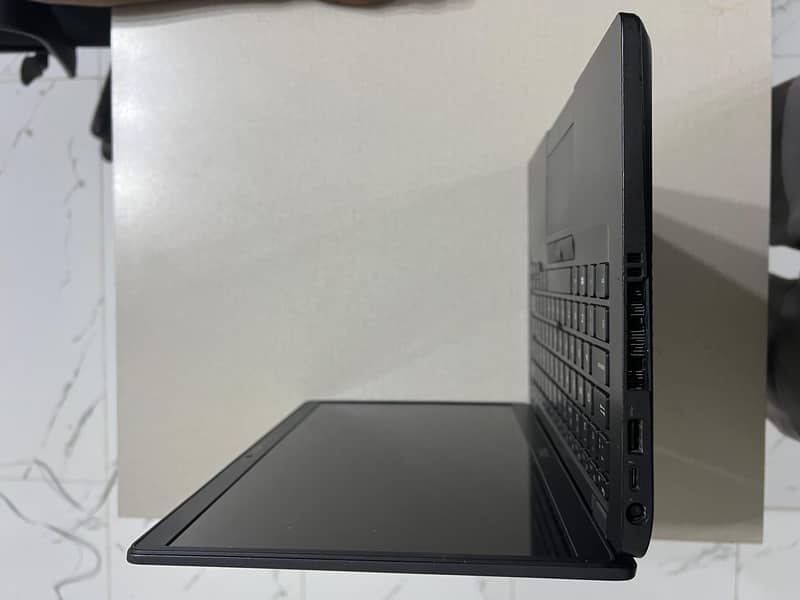 Dell latitude 5400 Core i7 8th gen (512 M2 NVME / 32 GB RAM) 1