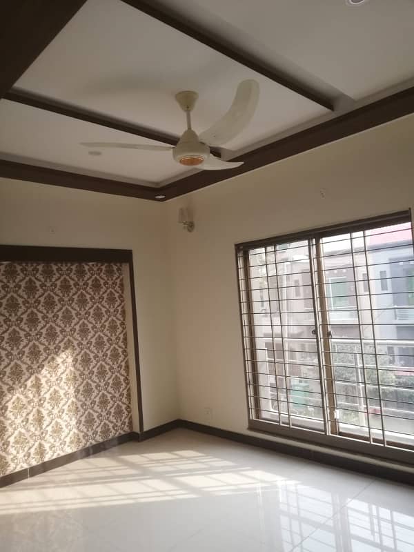 5 Marla Like New House Available For Sale In Bahria Town Lahore. 3