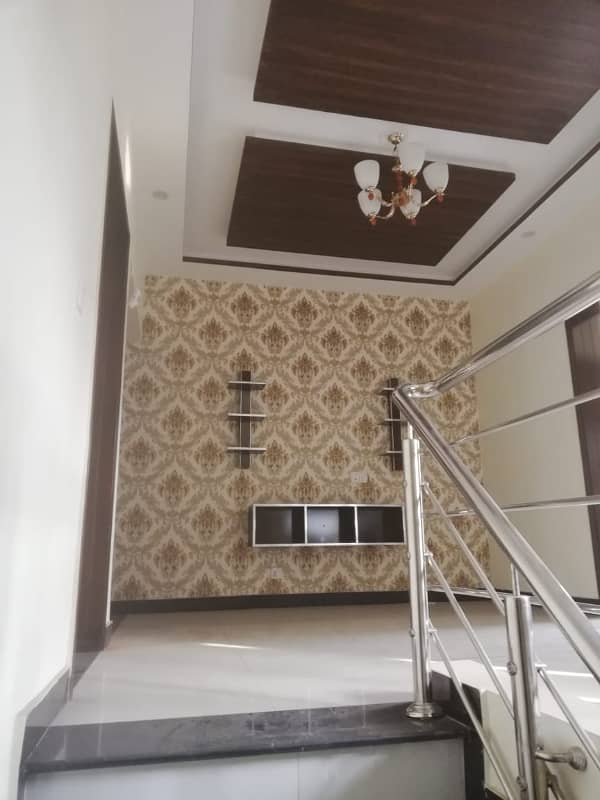 5 Marla Like New House Available For Sale In Bahria Town Lahore. 11