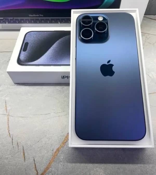 IPhone 15 Pro max / Jv / 256 GB / contact: 0345-1582671 0