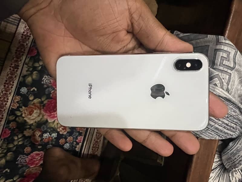 iPhone XS 64 gb factory unlock 75% health 3