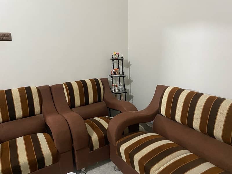 Beautiful comfy Sofa Set with Glass table available 0