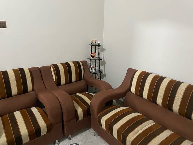 Beautiful comfy Sofa Set with Glass table available 2