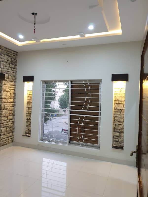 5 Marla Like New House With Gas Available For Sale In Bahria Town Lahore 9